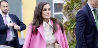 Cappotti per l’autunno 2023, la tendenza colorata di Letizia di Spagna
